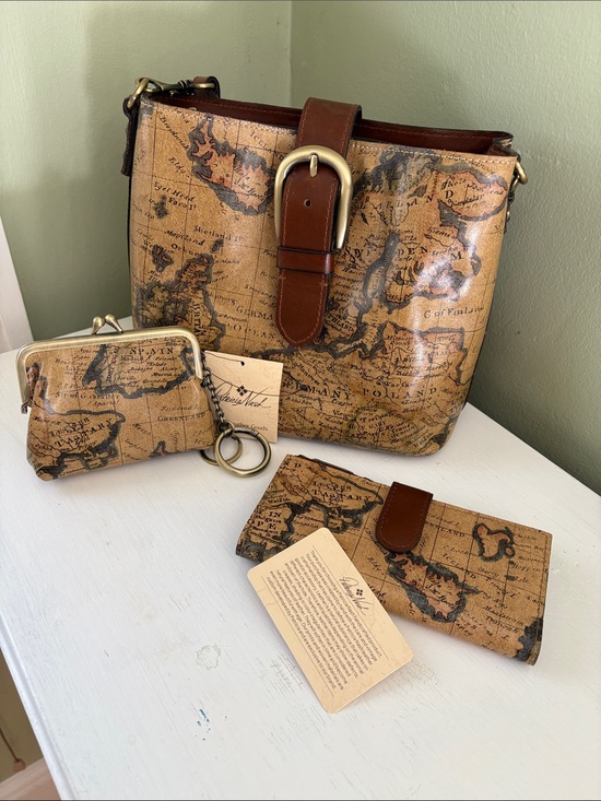 Patricia Nash Handbags - Patricia Nash Nazari leather mini wallet